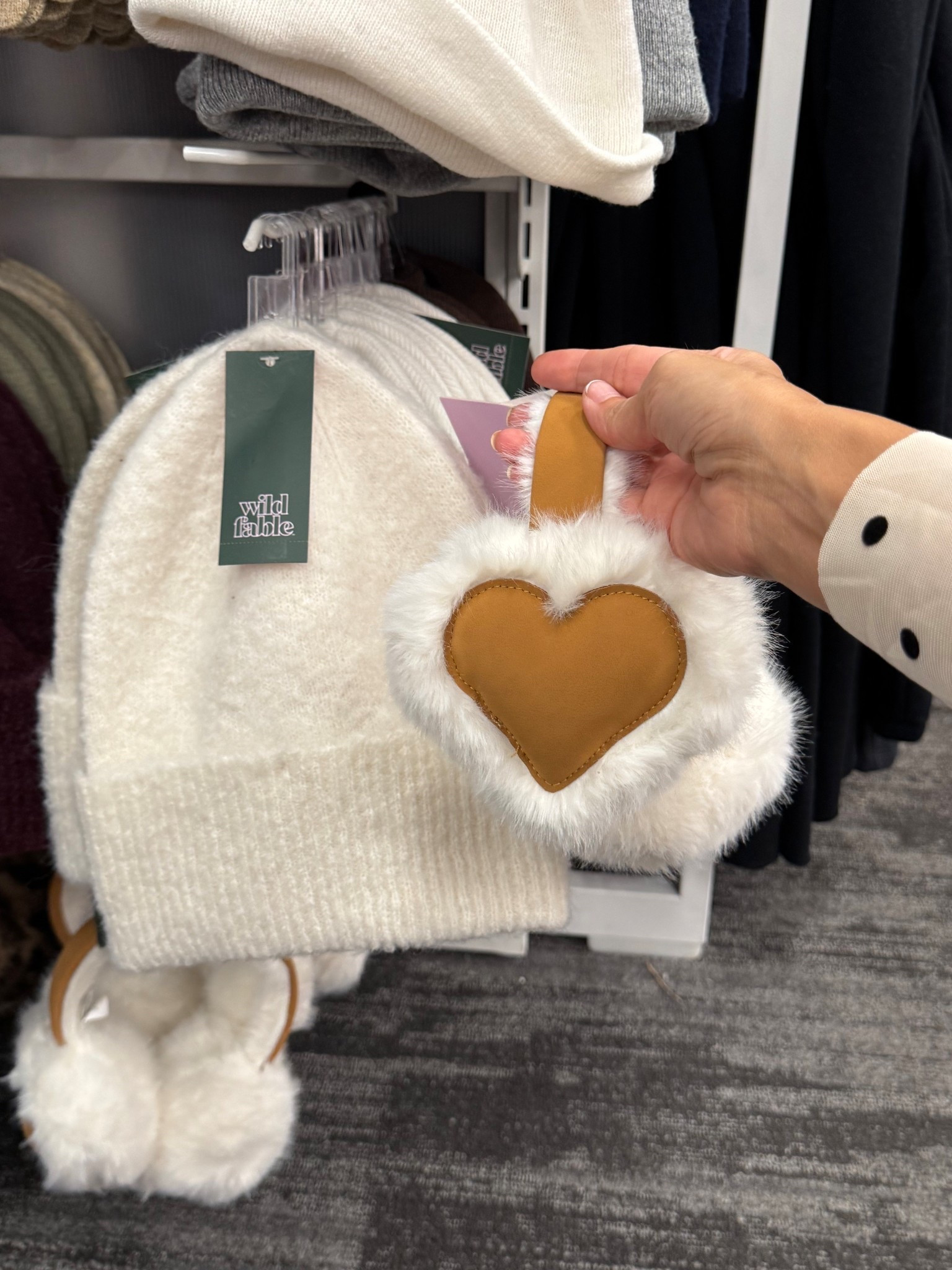 Winter Accessories ❄️

Winter Acessories// Winter Fashion// Target// Target Fashion// Target Style 

#LTKTravel #LTKFindsUnder50