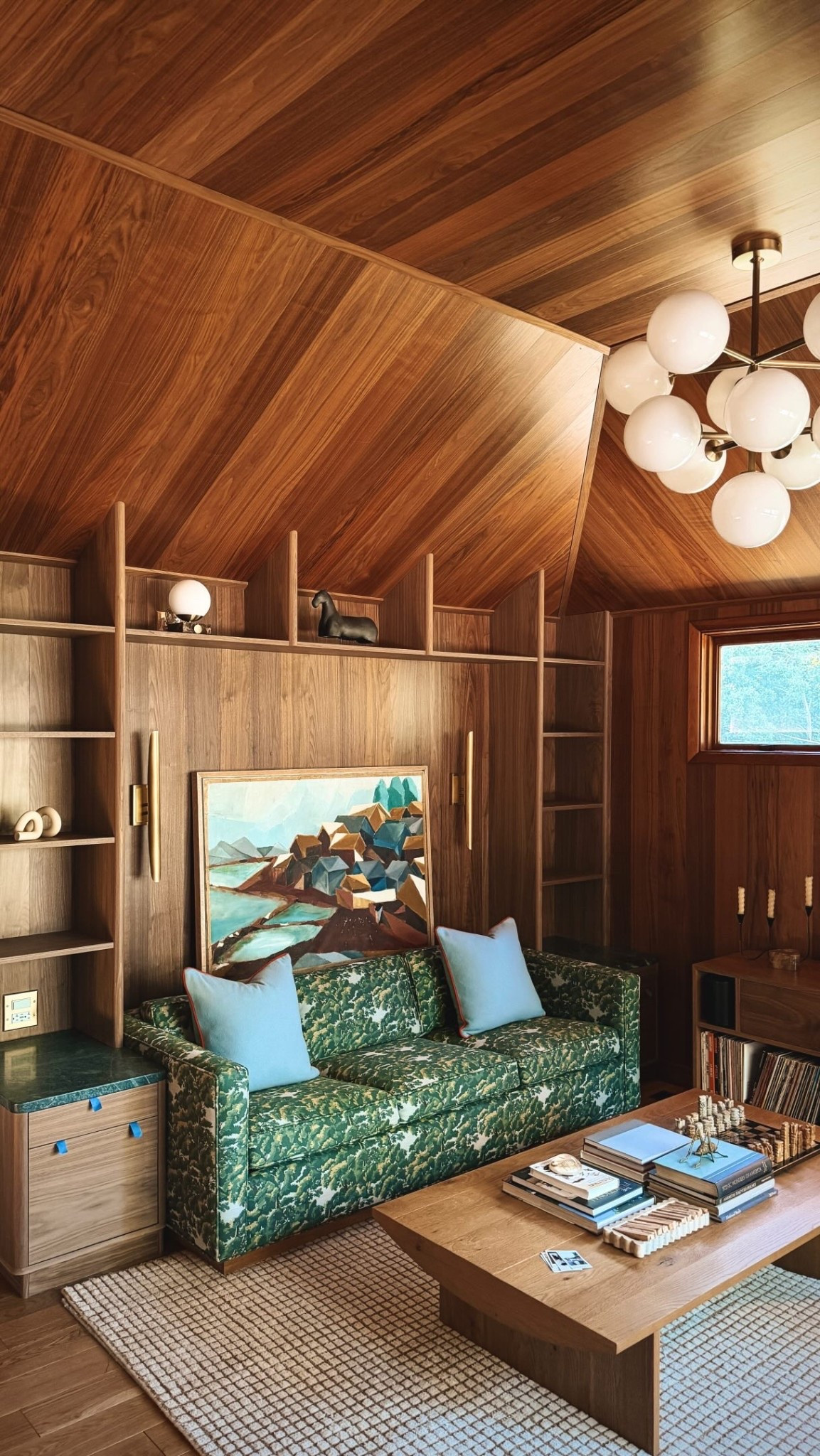 Let’s walk through The Red House together! It takes only a minute, because our pint-sized midcentury ranch is just under 900 sq ft. 🤏♥️🌲

Her manageable size is one of our favorite parts about her, tied only with her thick, forested surroundings (okay, AND those walnut paneled ceilings!).⁠
⁠
Sneak peek of the bookcase built-in and quad bunks, both works in progress.💪⁠
⁠
Do you have a favorite part? ⁠
⁠
#ybhredhouse #ybhrenovates #housetour #midcenturyhome

#LTKHome