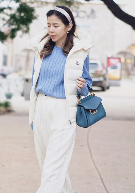 🔸 Polo Ralph Lauren Kimberly cable-knit jumper 經典 Polo RL V領針織上衣，這件女版版型屬於合身型，我有刻意拿大尺碼，照片中我穿 L 尺碼，單穿之外搭配背心也很好看。點進去賣場有很多顏色可以8折， 藍色這裡也有賣場定價特別低。

#LTKtaiwan #LTKasia

#LTKstyletip #LTKfit #LTKitbag