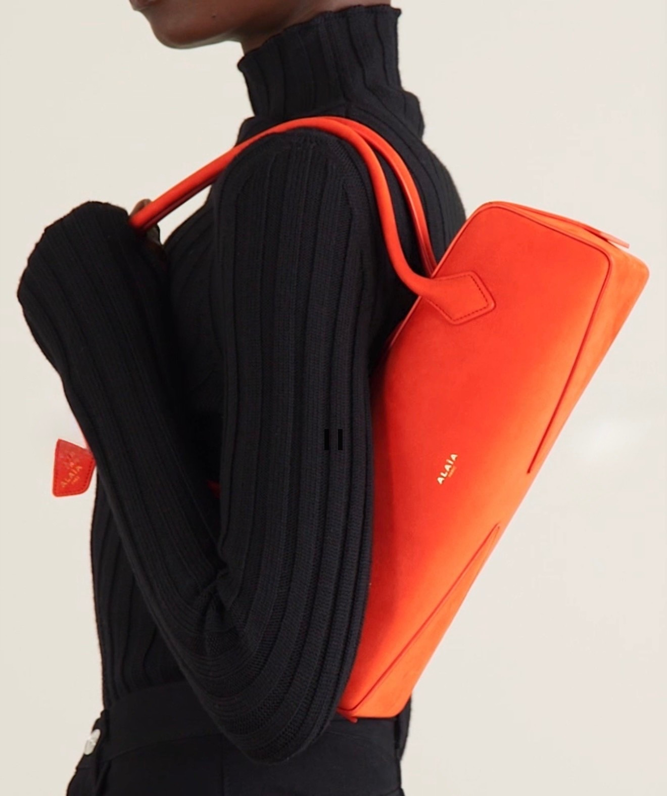 ALAÏA
Le Teckel medium nubuck shoulder bag

It's crafted from supple nubuck and has top handles adorned with a logo-stamped luggage tag. The sleek proportions boast plenty of space for everyday essentials.

#LTKootd #LTKTravel #LTKWorkwear