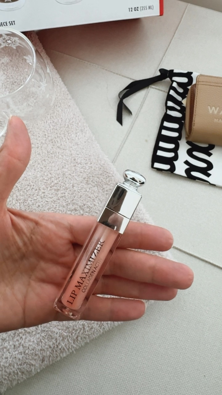 Gift ideas for the women in your life!
Whether you’re shopping for your mom, sister, bestie, or treating yourself, here are classics she’ll actually love:

Ralph Lauren Pajama Set
Christmas Clear Mugs
Baccarat Perfume
Marc Jacobs Wallet
Dior Lip Maximizer

Black Friday: Earn a $75 - $750* Gift Card with your Purchase. Use code BFRIGCSF. Valid 11/24-11/29🛍️✨
#Saks #SaksPartner @Saks


#LTKBeauty #LTKHoliday #LTKGiftGuide