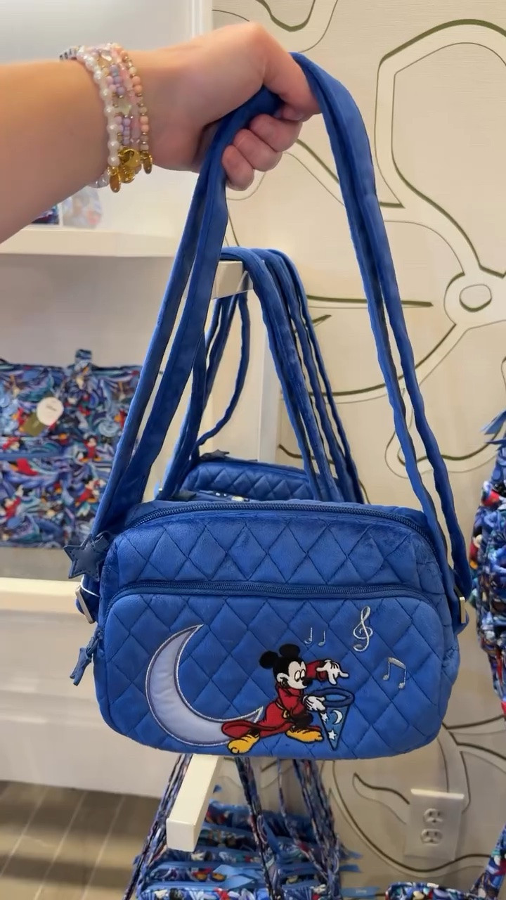 Vera Bradley x FANTASIA ✨🪄🐭 Sorcerer Mickey is the ⭐️ STAR ⭐️ of this new collection! Bags, accessories, & more! What will you be picking up? 

#disneystyle #disneyfinds #verabradley #fantasia #sorcerermickey
