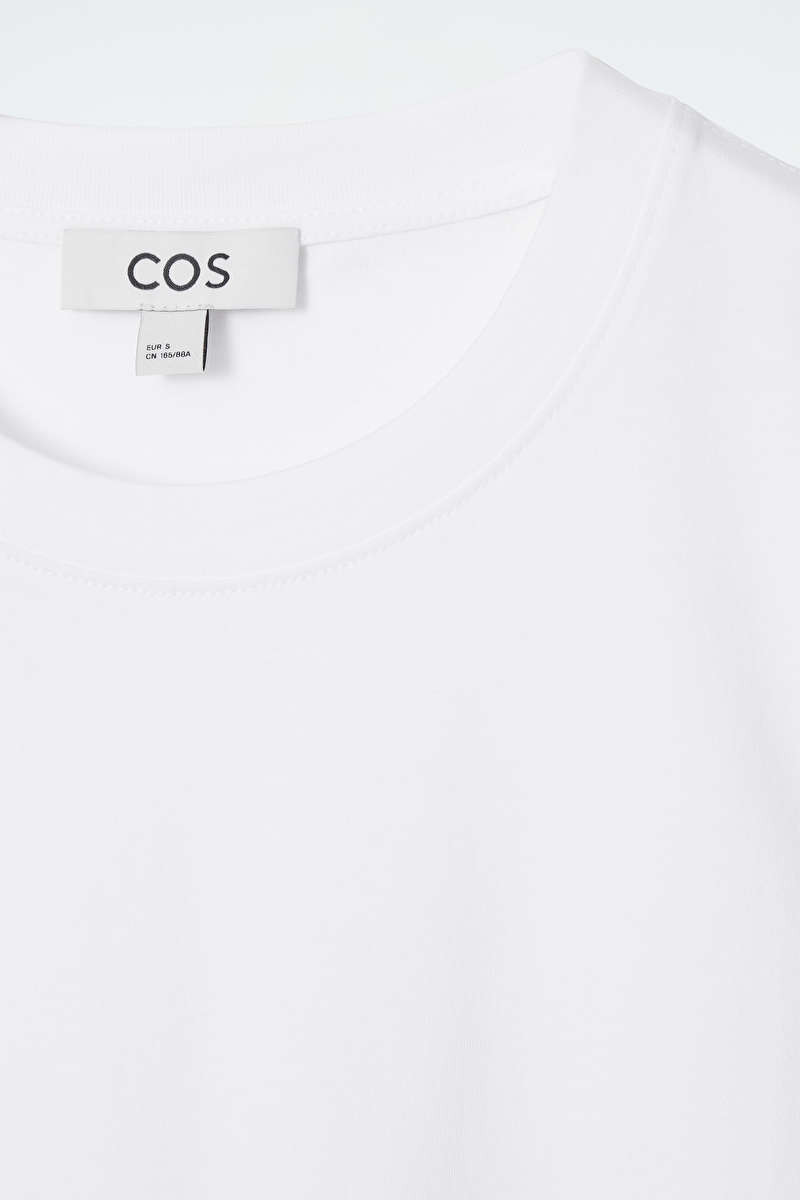 HomeOberteileT-ShirtsT-SHIRT FÜR DEN ALLTAG MIT NORMALER PASSFORM | COS (EU)