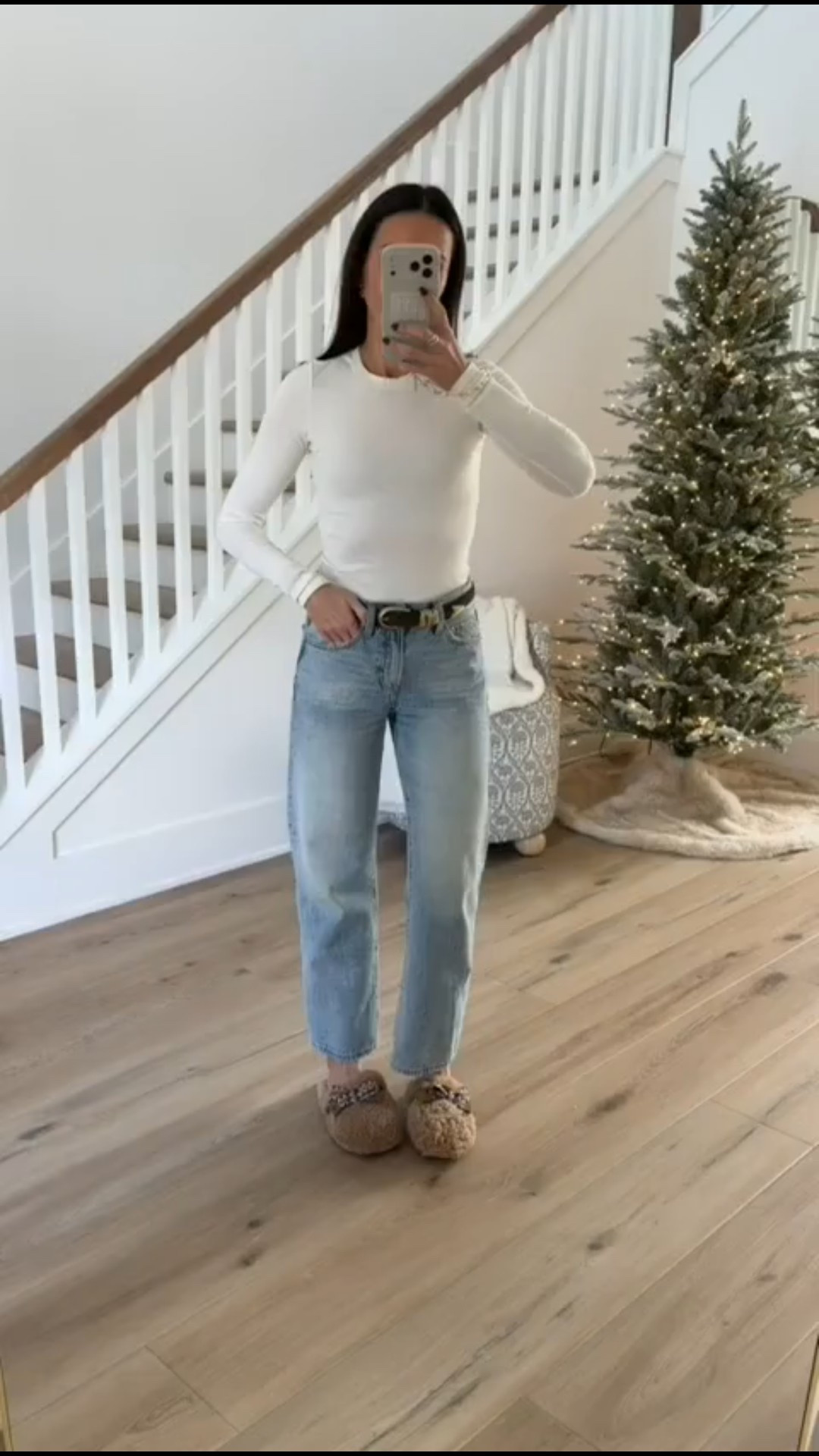  BEST SELLER
Pistola barrel jeans.

Casual style outfit, minimalist outfit, everyday outfit, barrel jeans, basic top, style over 40, annabrstyle

#LTKStyleTip #LTKootd #LTKSeasonal