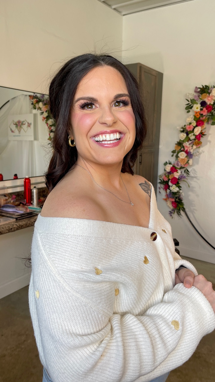 A Little Mauve and Plum Toned Glow for Madolyn today 🩷

I know it’s still [TECHNICALLY] winter - but I am craving spring. I’m craving blush. Bronze. Glow.

I’m dying for wildflowers. Bridal bouquets.

I’m craving blush blindness.

And this mauve and plum based look is just what the doctor ordered - I just know this look is going to be making its way onto the inspo boards of my medium glam girlies that are dying for something a little extra feminine. 😍

And JUST WAIT until you see the hair tutorial - she’s a winner for 2026 - I just know it.

Feeling inspired for my spring brides. 🫶🏼

Maddy - thank you sooooo much for spending some time with me to play with some fun new products and techniques for this season - it was wonderful to catch up and I’m feeling VERY inspired 🙃

Makeup + Hair: @theglamourranch
Glow: @WHIND - Marrakech Bronzing Drops
Shadow Palette: @Natasha Denona 



#LTKSpringSale #LTKBeauty #LTKWedding