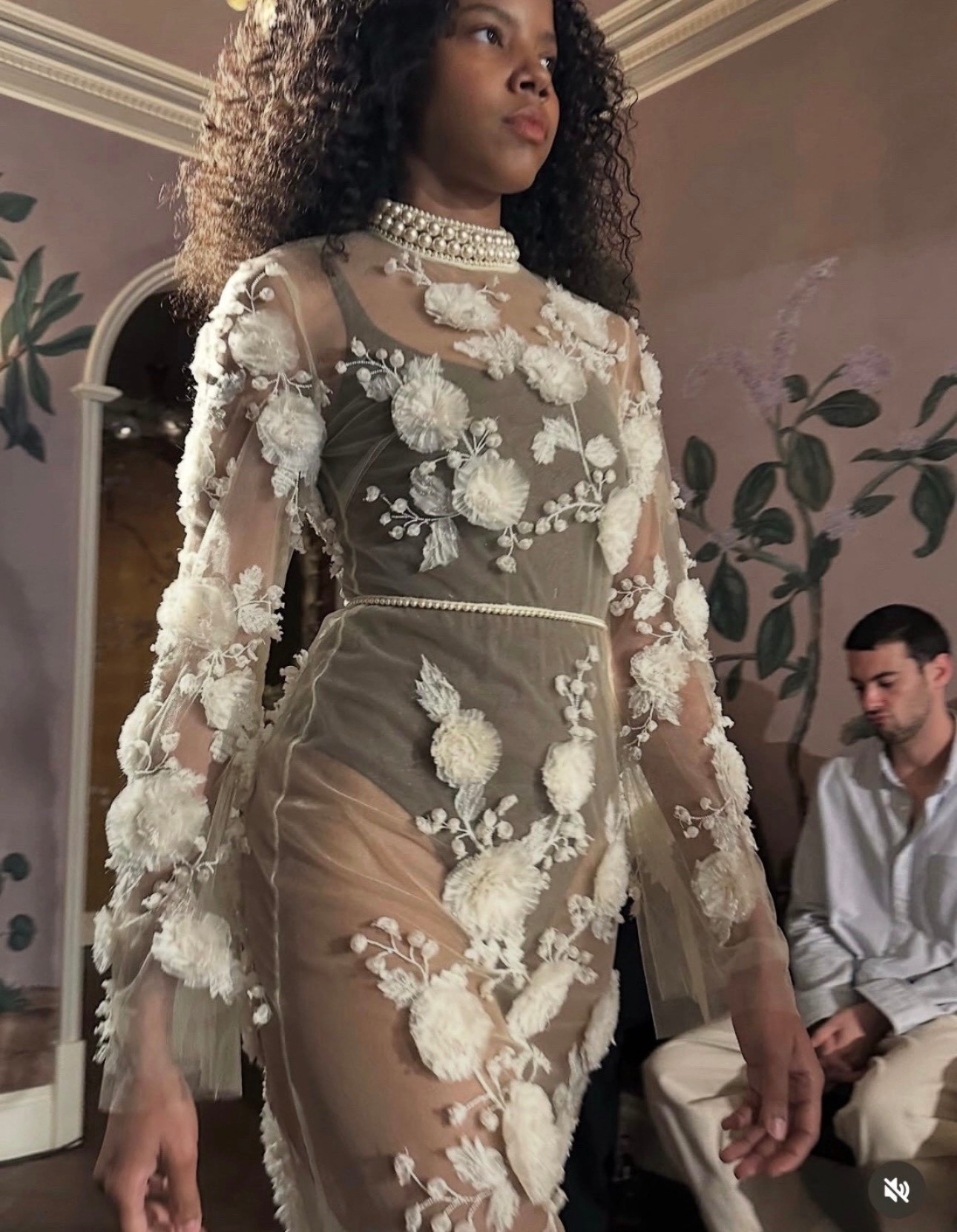 Chic swimsuits and cover ups 🕵🏼‍♀️