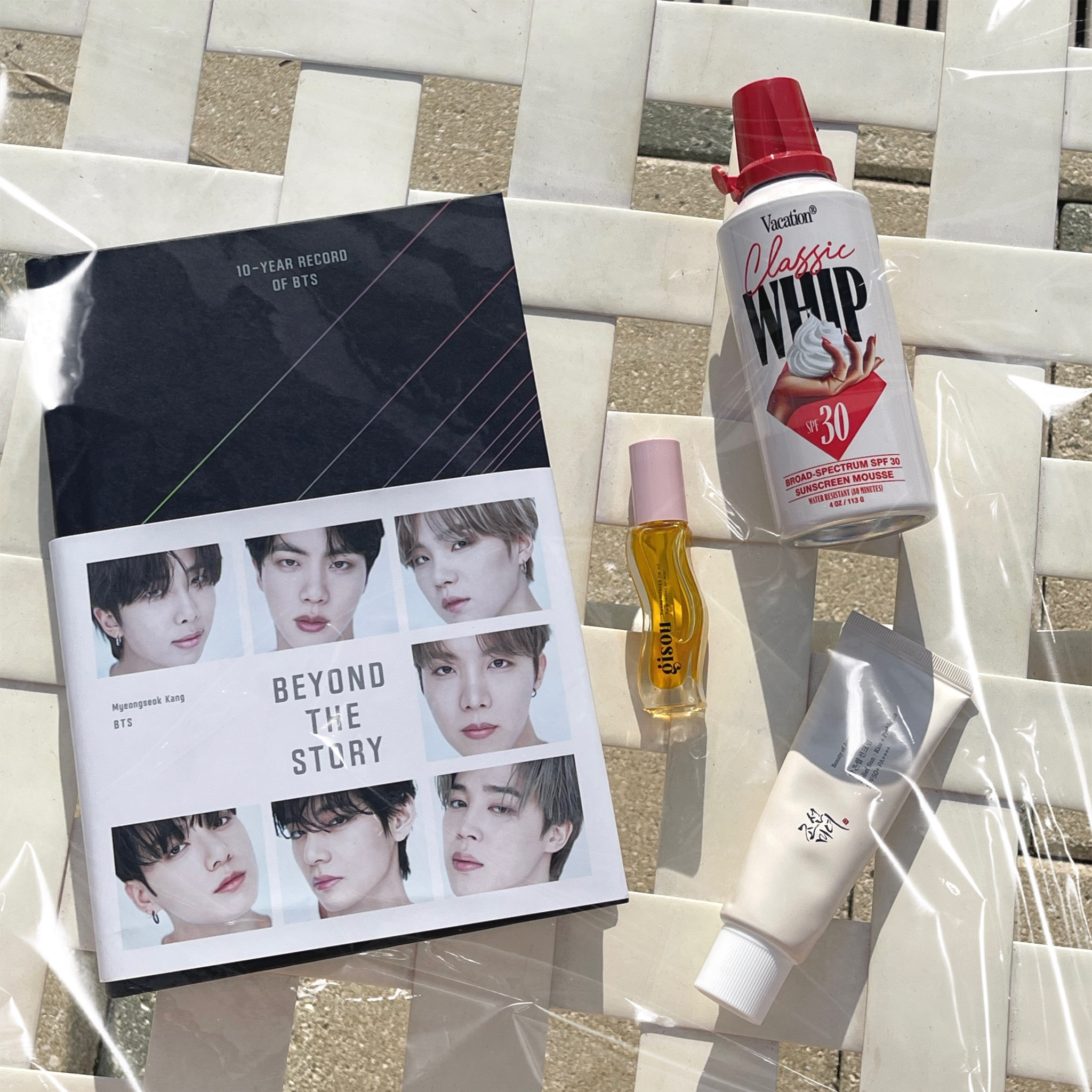 Poolside essentials 🫧🫶🏼🍯
•
•
•
#poolside #cleanbeauty #beauty #cleanspf #vacation #beautyofjosen #gisou #gisoulipoil #bts #btsbeyondthestory #reading #cleansunscreen #vacationclassicwhip

#LTKSeasonal #LTKunder100 #LTKbeauty