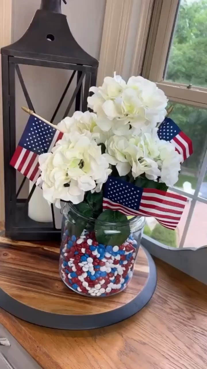 Memorial Day Tablescape idea 
🇺🇸❤️🤍💙🇺🇸


#CrazyBusyMama 

#LTKVideo #LTKhome #LTKSeasonal