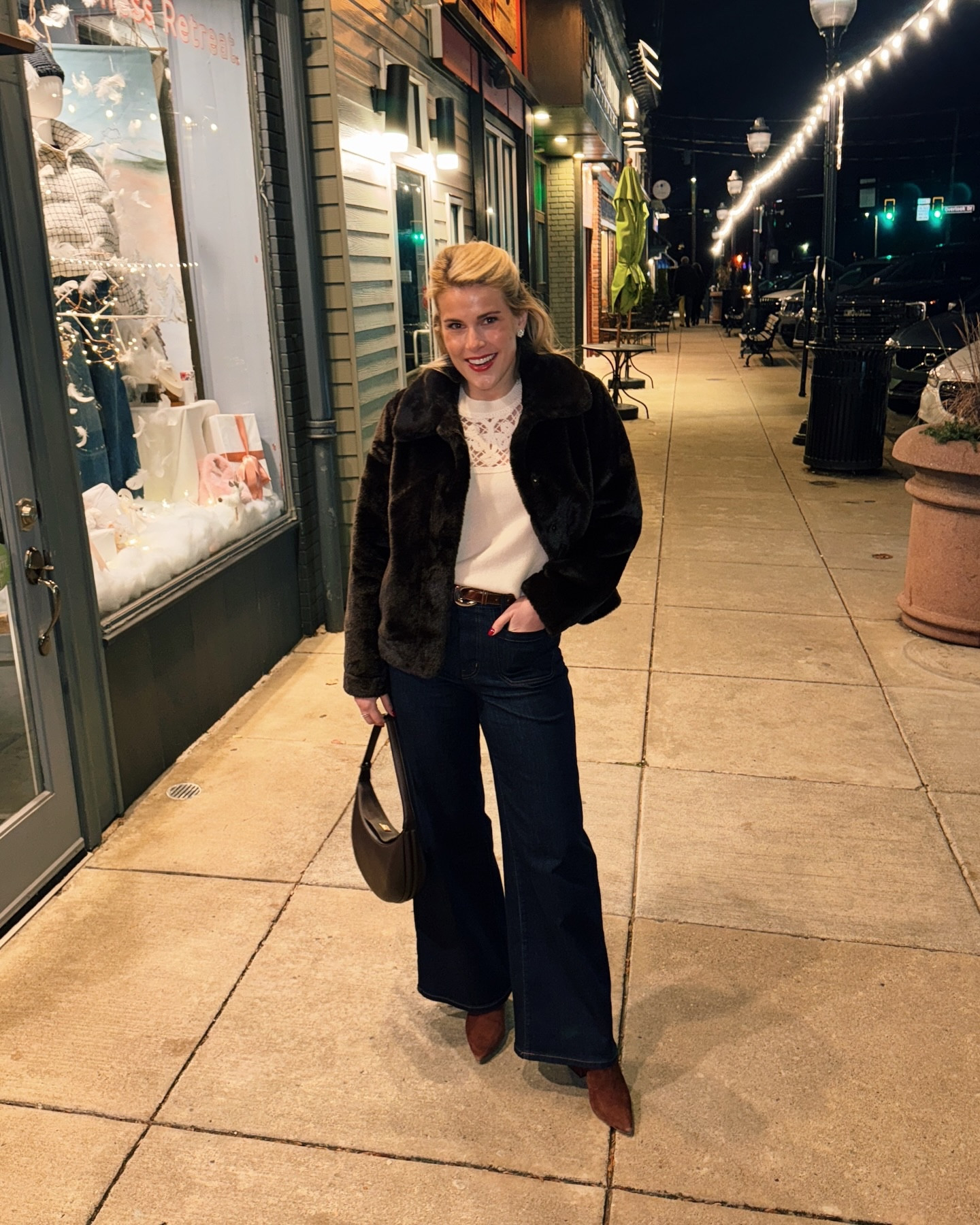 Yesterday’s discoveries: jeans that make my legs look so much longer than they are (outfit details are on ShopMy and LTK), and that the saloon has a good aperol spritz (so niche, but IYKYK). If you told me 15 years ago, my parents would be trying to convince me to go to our local bar with them (me being the one that wants to go home to go to bed) and then my dad taking an outfit photo of me outside of said bar, I would have told you pics or it didn’t happen 😂