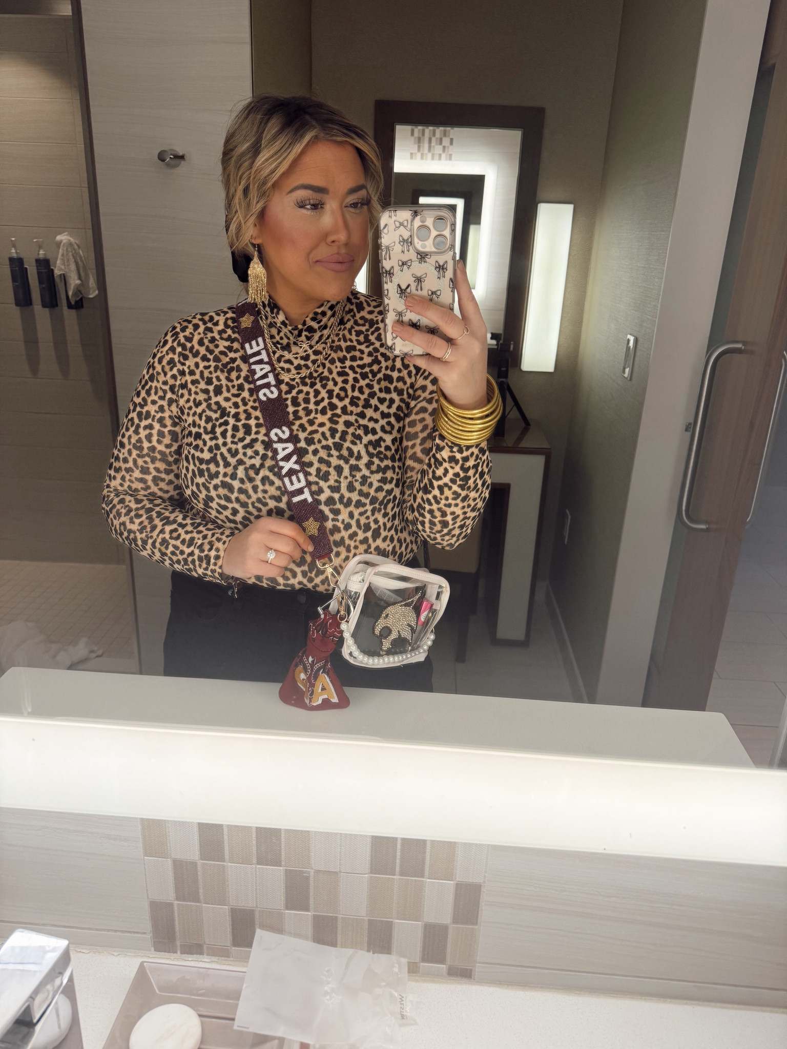 🤍🏈🎳🐆

#LTKBeauty #LTKStyleTip #LTKMidsize