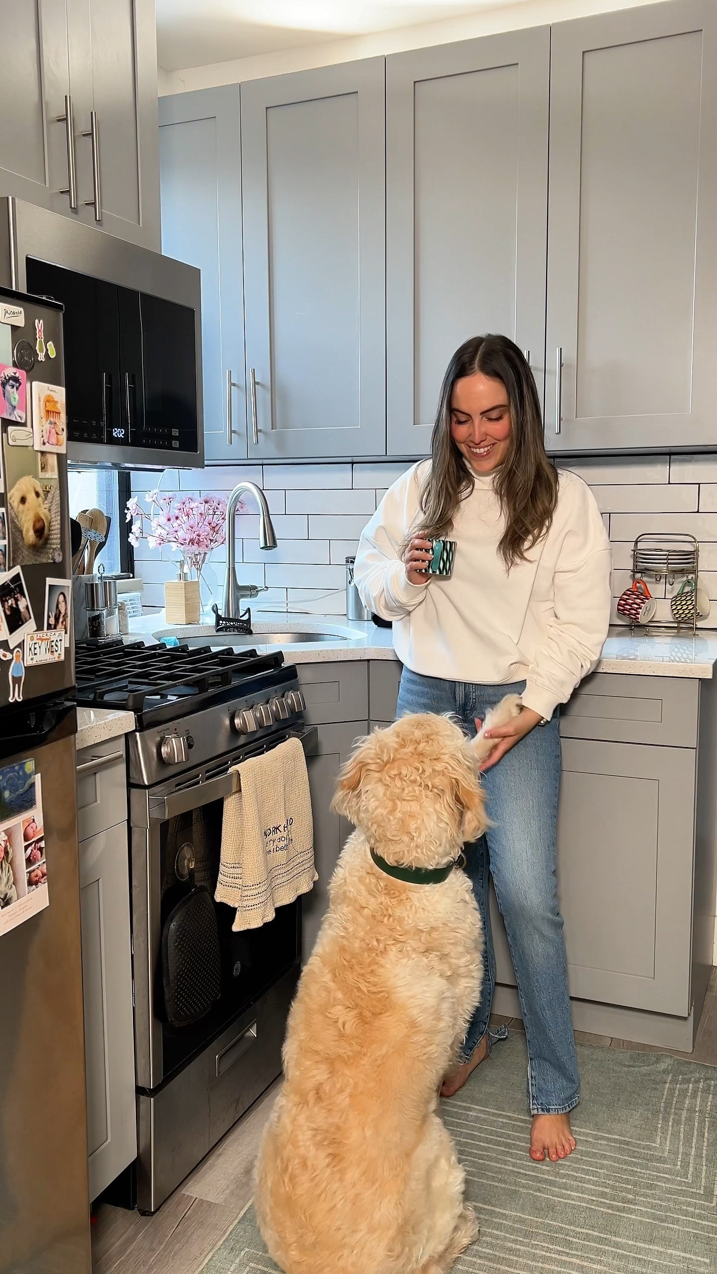 Everyone needs a cozy sweater 🧸 loveeee mine from @wanakomeclothing !! 🤍

#Wanakome #CanadianFashion

#LTKSaleAlert #LTKFindsUnder100 #LTKVideo