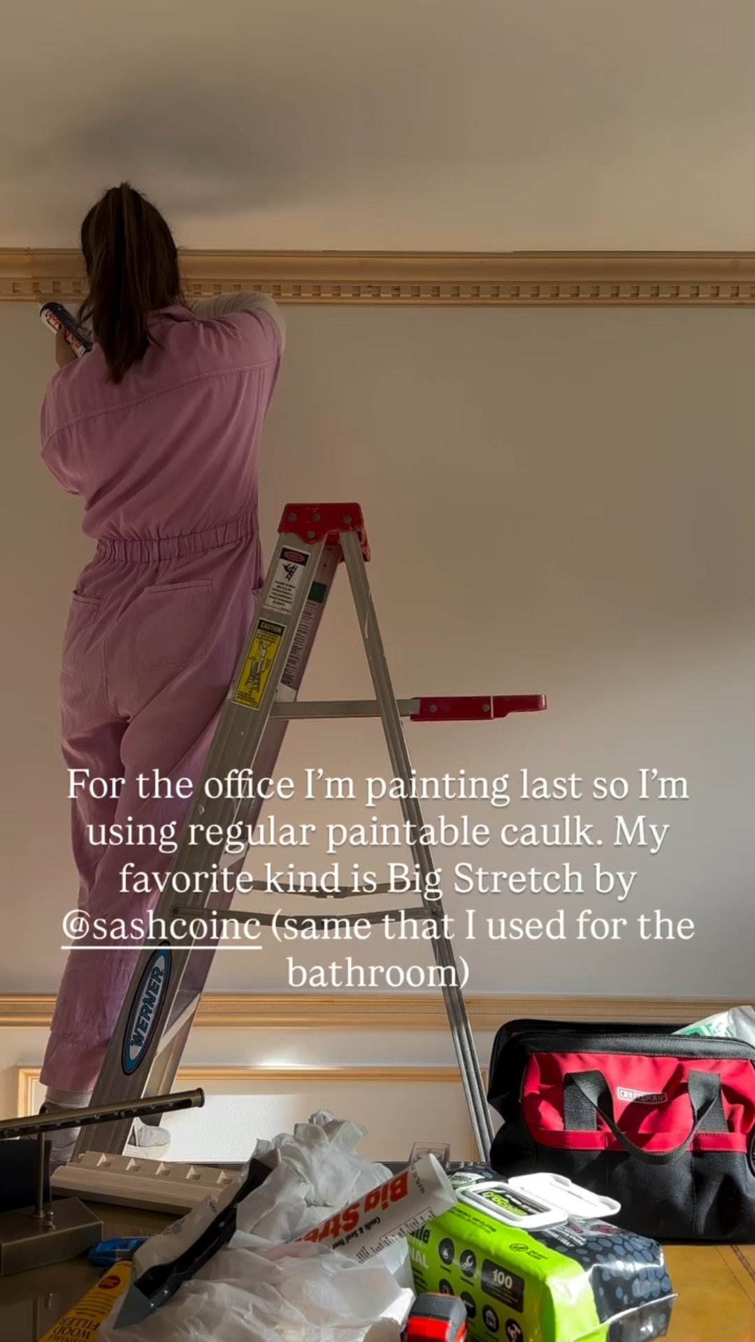 For the office I’m painting last so I’m using regular paintable caulk. My favorite kind is Big Stretch by @sashcoinc (same that I used for the bathroom) #diy #diyprojects #homeimprovement #caulk
