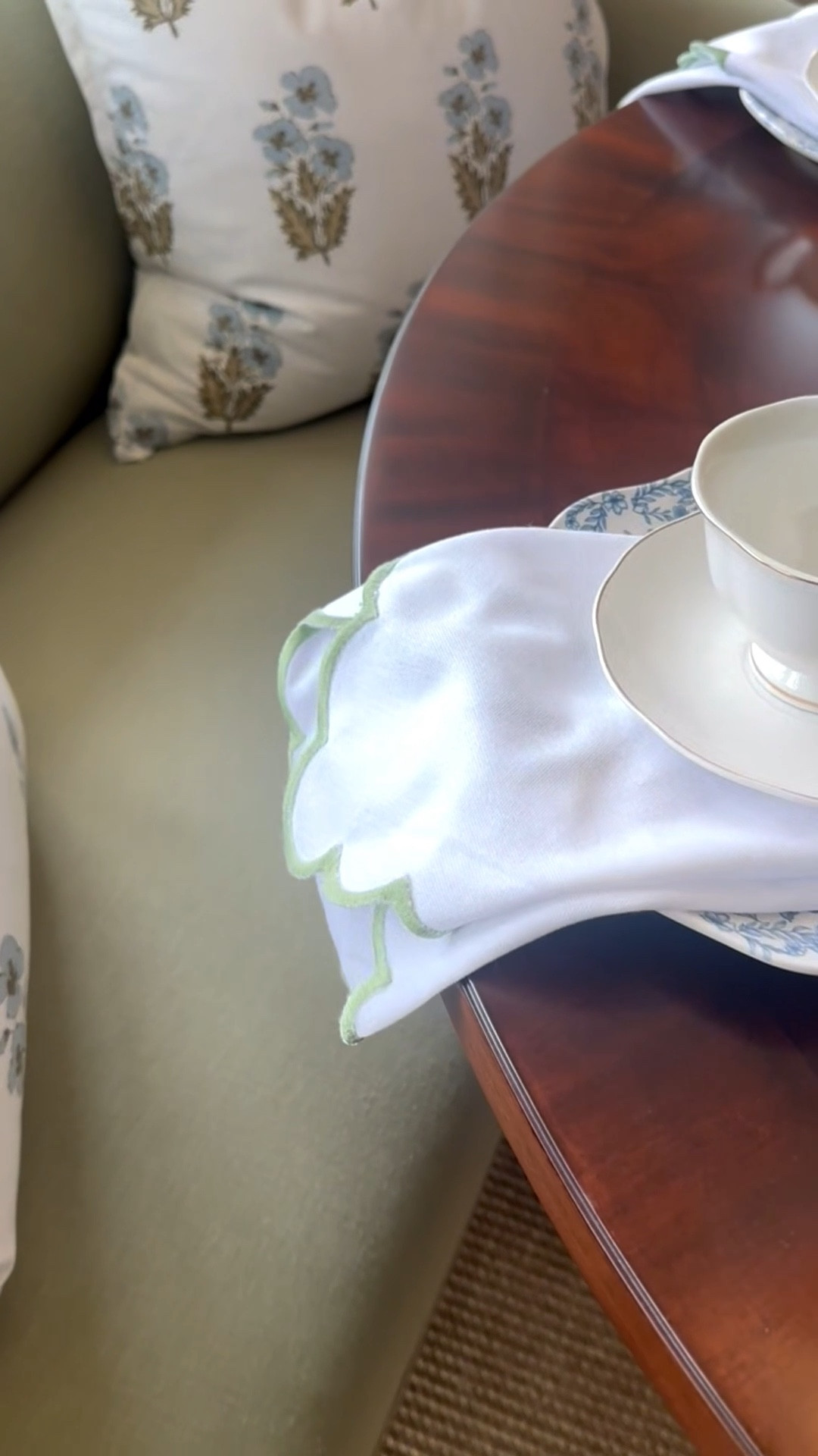 Afternoon tea, anyone? Classic details make everyday moments feel special.
#centertable #classictable #designerpillow #tablelinen #timelessstyle #interiorinspo

#LTKHome #LTKHoliday #LTKGiftGuide