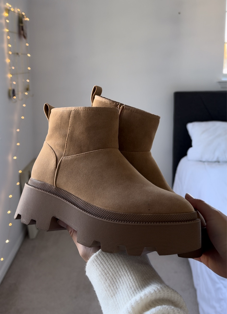 Ugg dupe for $40! 

Go one size up. I got a 7, usually I’m a 6 or 6.5

#LTKshoecrush