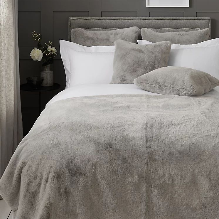 Super Soft Faux Fur Throw | The White Company (UK)