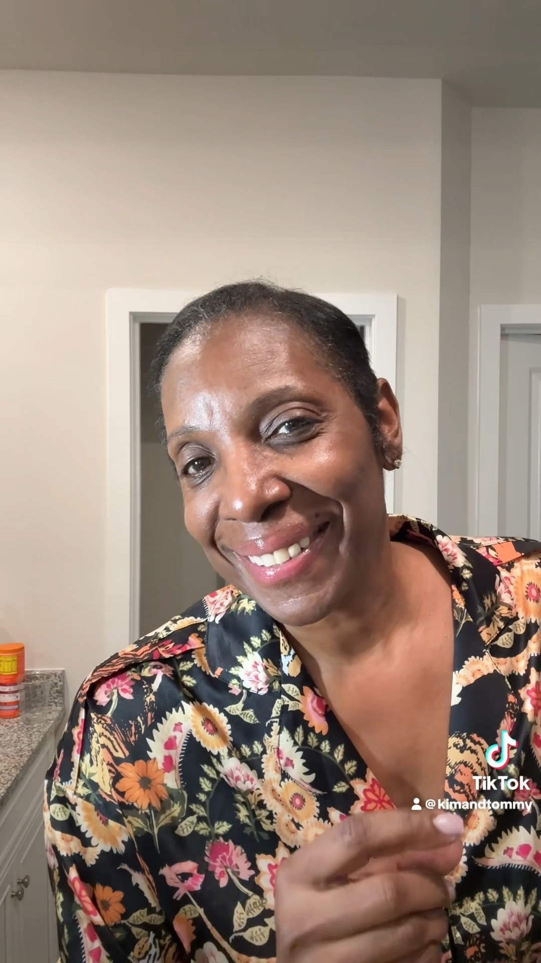 My night-time skincare routine ✨

I keep it simple but consistent. I only use Clean Skin Club face towels to wash my face — they’re the best. Purity has been in my routine for over 10 years and it still works like a charm. After cleansing, I add a few treatments: vitamin C, retinol, and hyaluronic acid.

I recently started using Snatch It by Point of View under my eyes and I’m loving it so far. Then I moisturize with Whip It by Point of View — if you’re not using it, you’re truly missing out!

For my neck, I’ve been using Z Sea neck cream, and I can already see a difference. And of course, I finish everything off with the Laneige Lip Sleeping Mask to keep my lips moisturized while I sleep.

Self-care before bed just hits different 💫

#NightRoutine #SkincareRoutine #GlowingSkin #SelfCare #SkincareFavorites