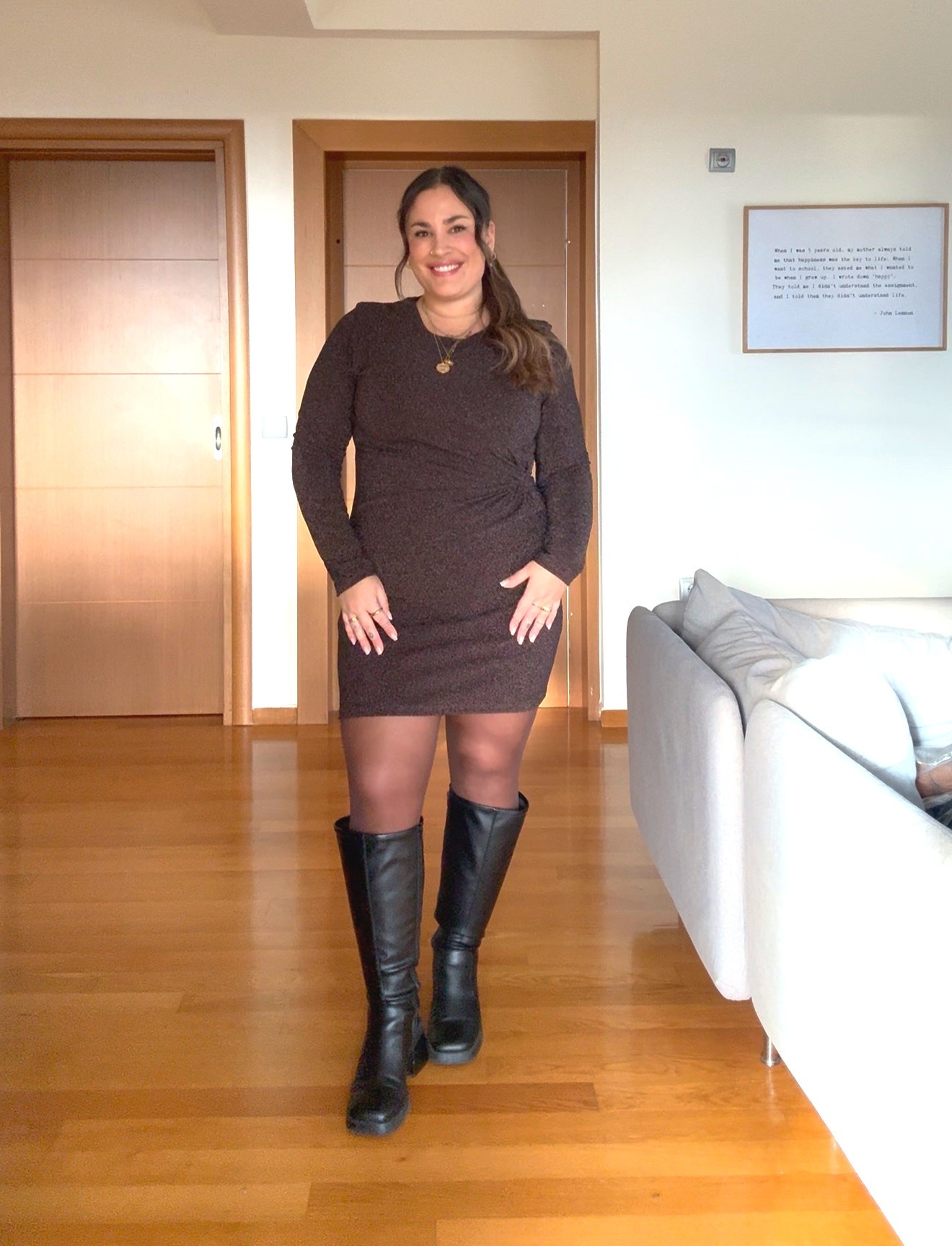 Braunes Kleid mit Glitzerpartikeln in Größe 44🤎

#LTKdatenight #LTKkleider #LTKmidsize