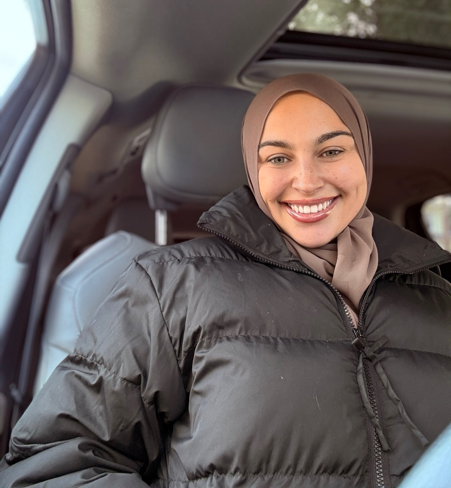 Have a great day 🖤

#neutrals #darkeasthetic #smile #lippie #eadem