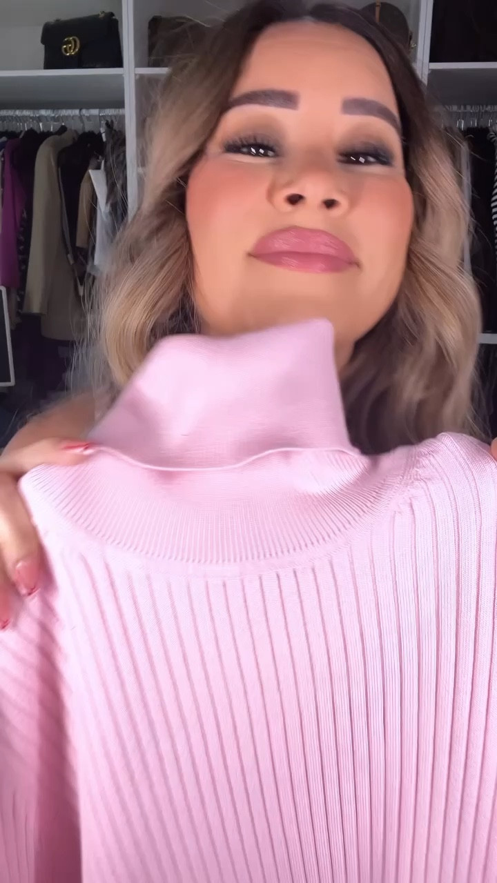 Skirt size 28, I would say it runs a little small so size up. 
Heel TTS I’m in a size 7 

#LTKVideo #LTKover40 #LTKstyletip