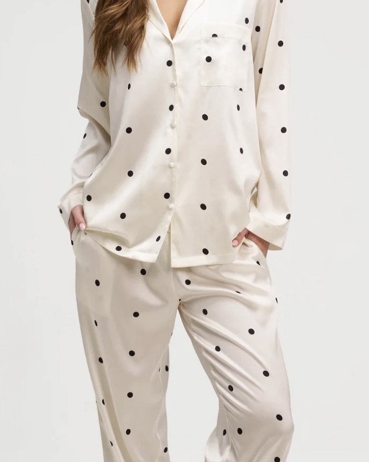 I own a few sets by #doreandrose they gifted me this one and I’m obsessed! Silk pajama sets are so classy. Definitely size down or true to size they’re a little oversized! #gifted 