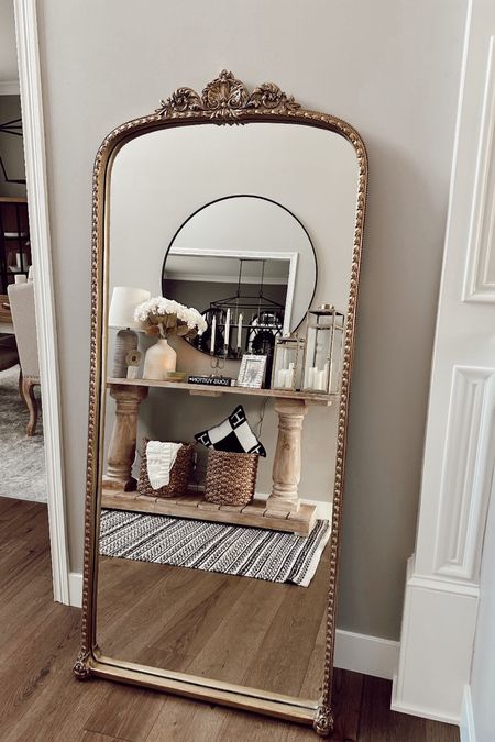 Home details and decor 

Mirror 
Entryway 
Home decor 
Summer style 


#LTKHome #LTKFindsUnder100 #LTKStyleTip