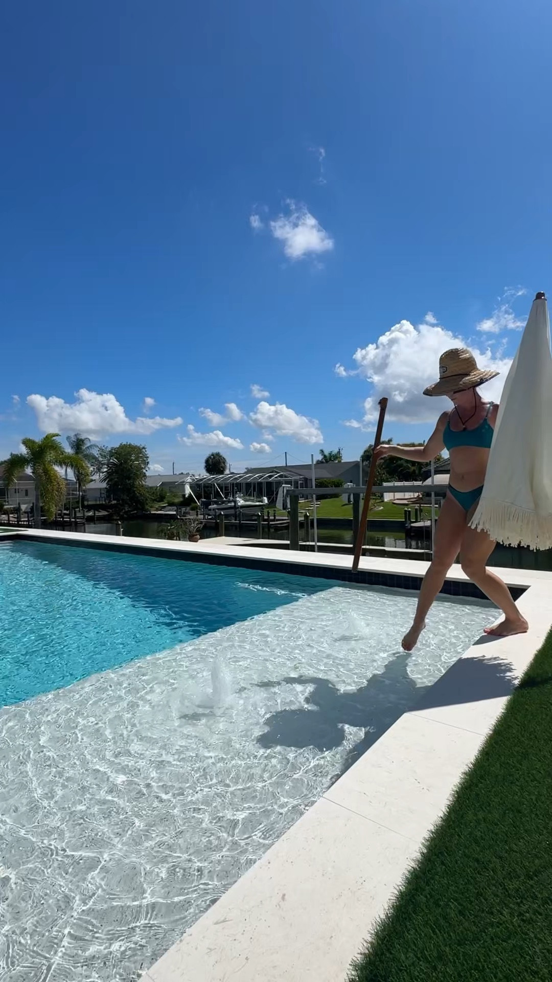 My favorite amazon umbrella - I only wish it didn’t blow away and got dented 🤣🤍 

Patio set up hack ➡️ umbrella hole in your sun shelf ☀️ 

I’m wearing a size medium in the bathing suit 👙 