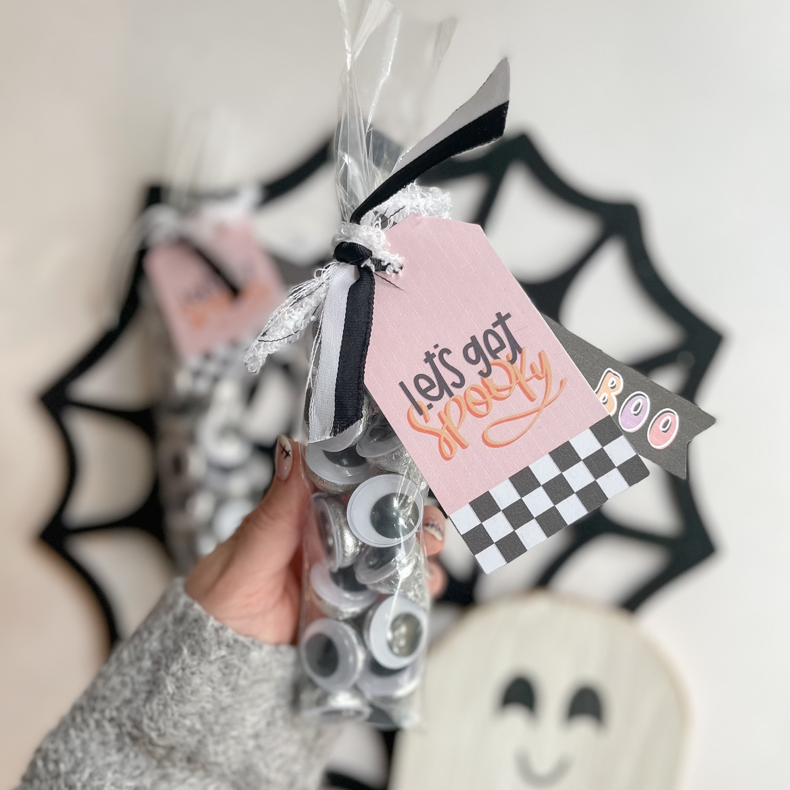 Last minute Halloween favor idea!
Great for classmate gifts, School parties, Trunk or Treat, Booing your Neighbor – the possibilities are endless! 

#LTKHalloween #LTKkids #LTKparties
