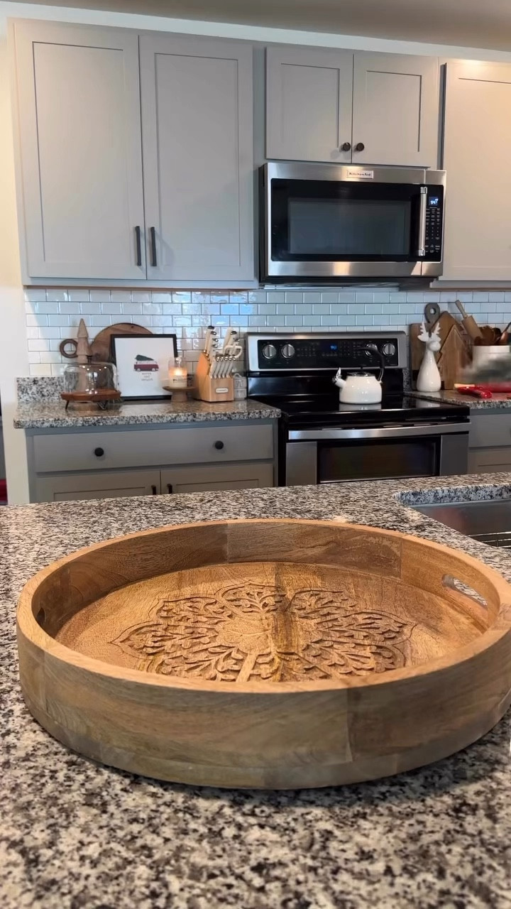 Kitchen island Christmas decor🎄

#LTKHome #LTKHoliday #LTKSeasonal