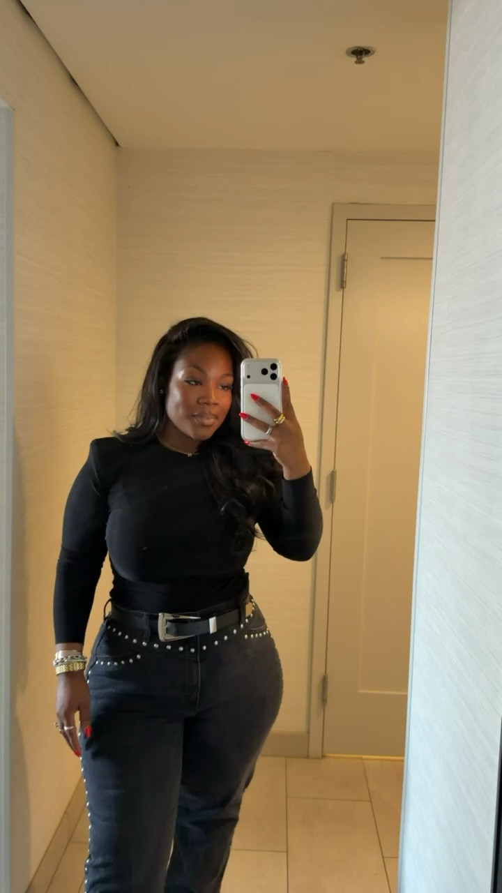 New York outfit inspo 🖤

Top: Size Small 
Pants: Size 33 short 

Date night outfit, Abercrombie jeans, Emmy Petit

#LTKPetite #LTKMidsize #LTKootd