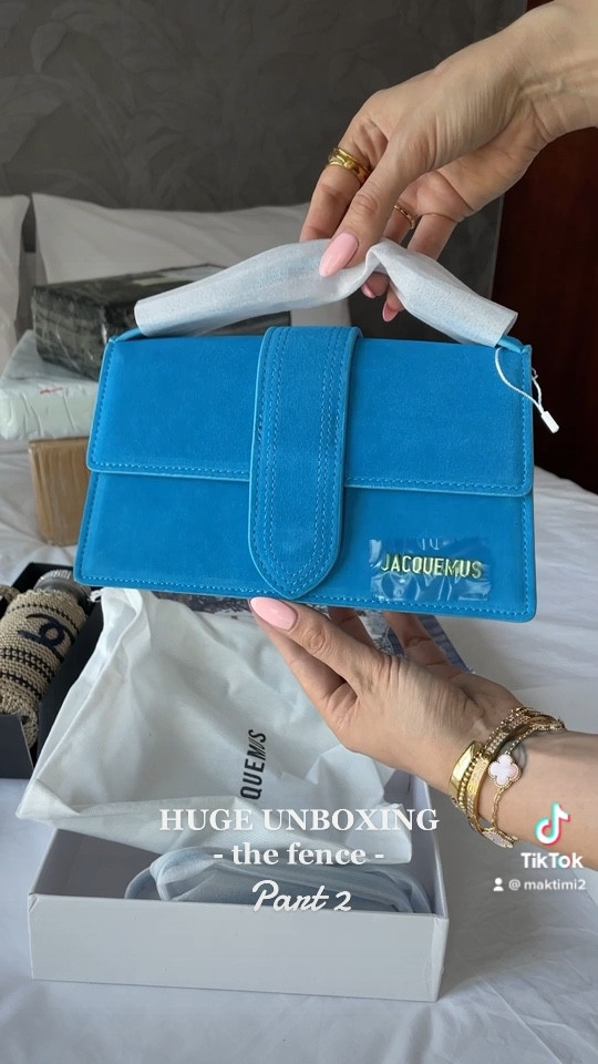 VALENTINO v sling bag, UNBOXING+what fits inside details video 