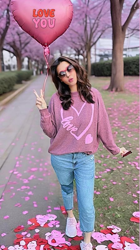 The season of L🩷vE

Valentine’s Day sweaters
Distressed crop mom jeans
Women’s sunglasses
Athletic shoes 


#LTKVideo #LTKSeasonal #LTKover40