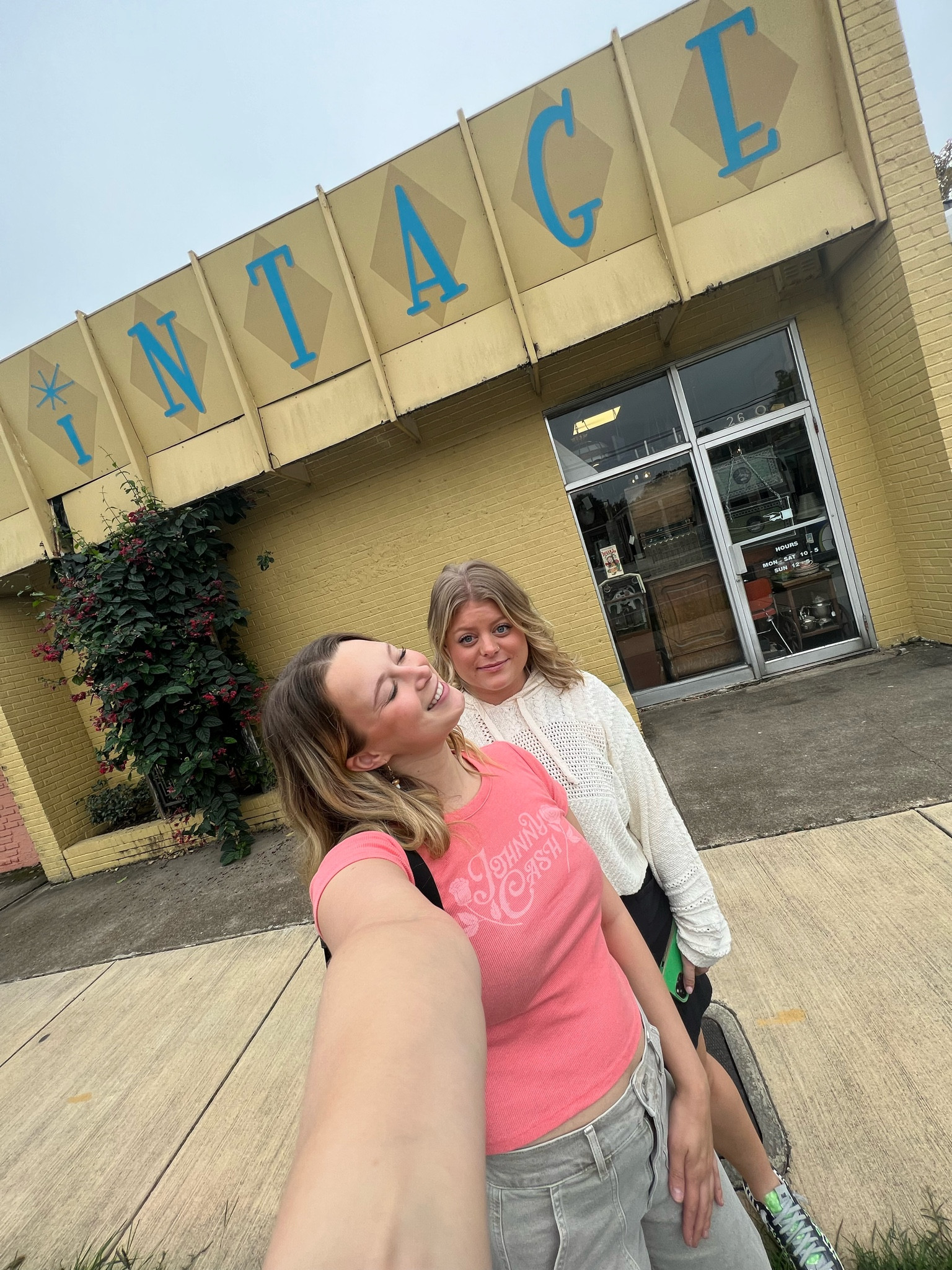 We love a comfy fit 🫶👖

#LTKmidsize #LTKfindsunder100 #LTKU