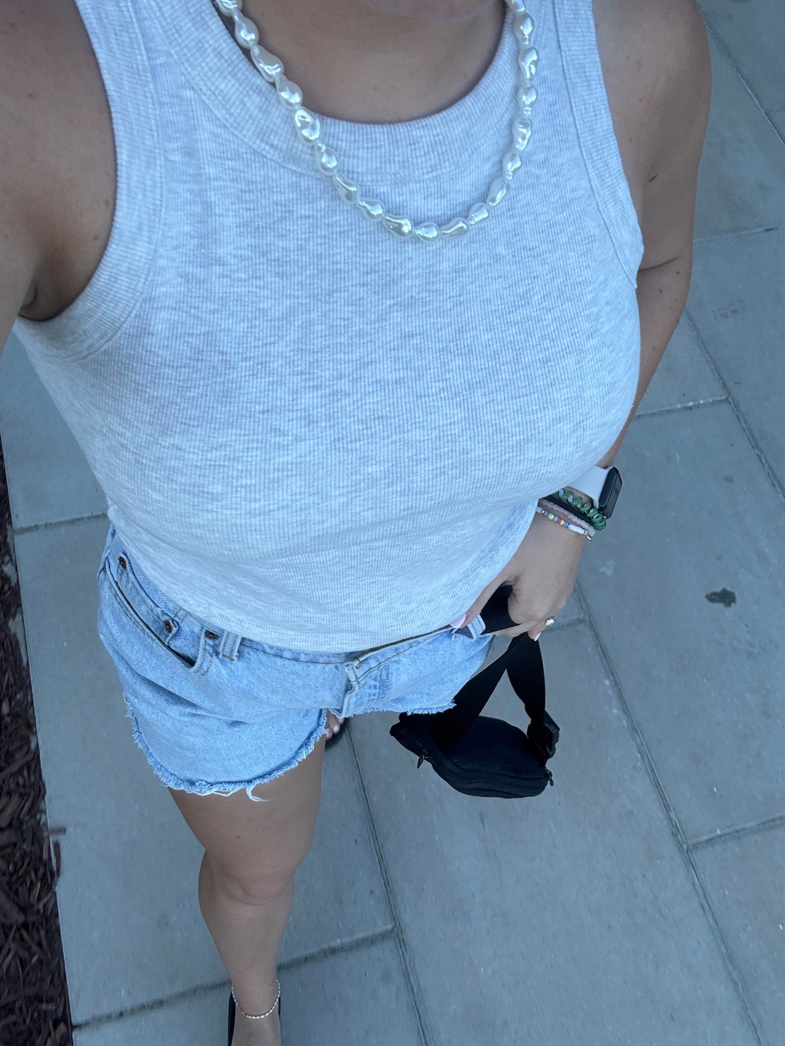 beach bar outfit! 
my vintage levi shorts, old navy tank, old navy necklace but found one on american eagle too. 
still rocking my lululemon fanny pack
old navy flip flops 