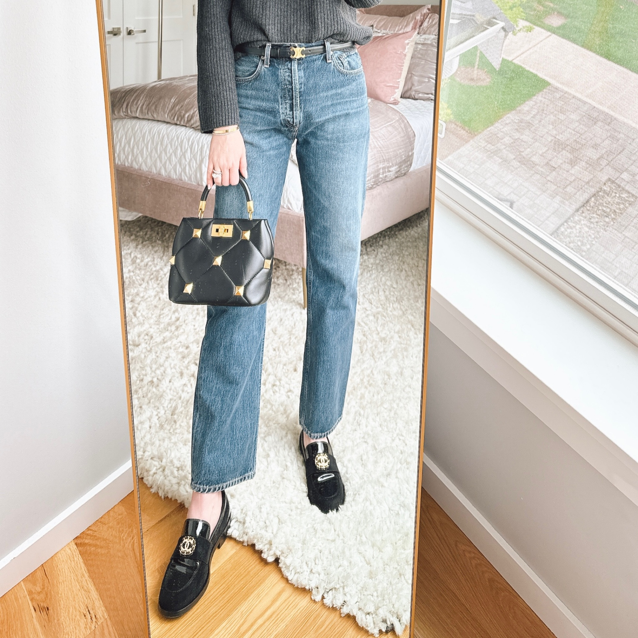 cult favorites

cult favorites 
jeans | #agolde
bag | #valentino
loafers | #chanel
belt | #celine 

#LTKstyletip #LTKshoecrush #LTKworkwear