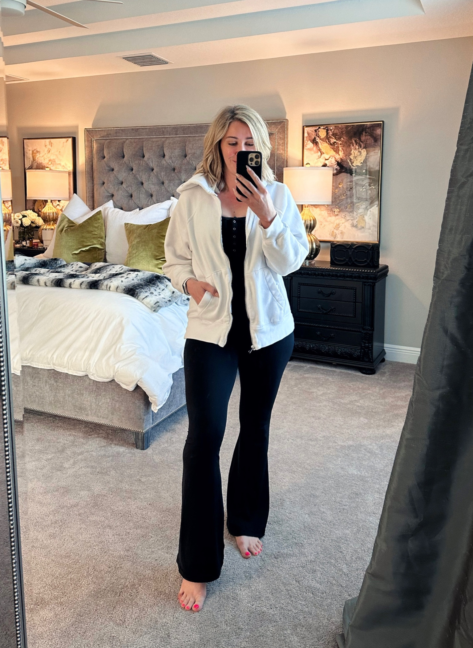 The comfiest oversized sweatshirt!!! And these flares leggings feel like butter. 

Wearing mediums in everything 

#LTKfit #LTKunder50 #LTKsalealert