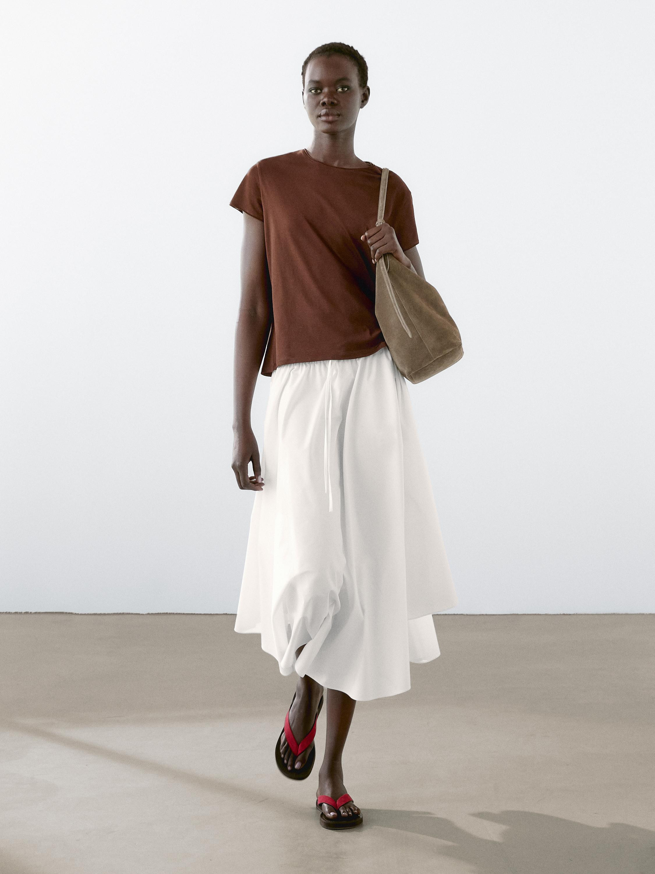 T-shirt made of 100% cotton fabric that’s soft, flowing and slightly shimmery. Crew neck. Short... | Massimo Dutti US