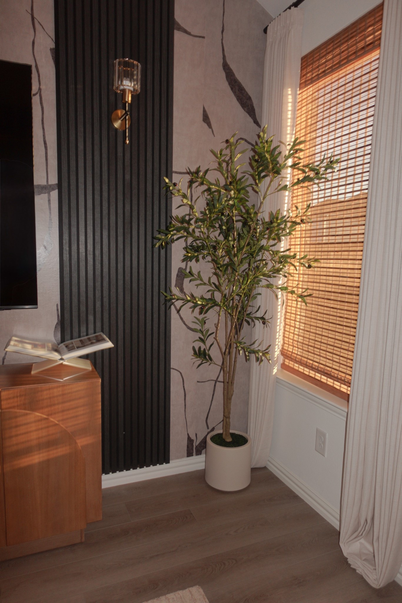 A pretty little corner 

#LTKU #LTKHome #LTKSaleAlert