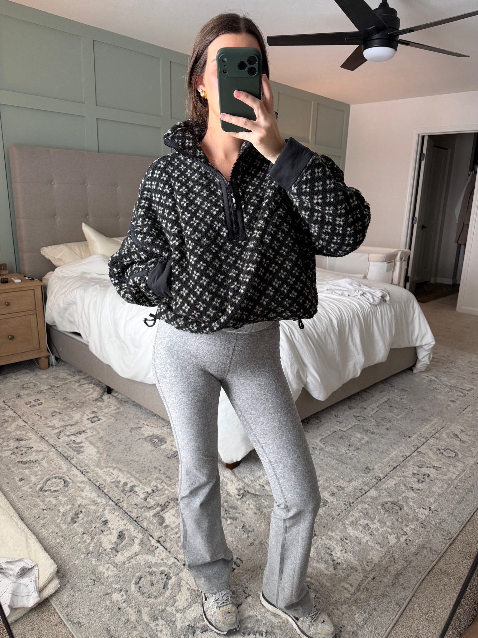 Postpartum ootd 

leggings: small 
tank top: small
zip up: small 
shoes m: TTS

#LTKootd #LTKgrwm #LTKmomlife