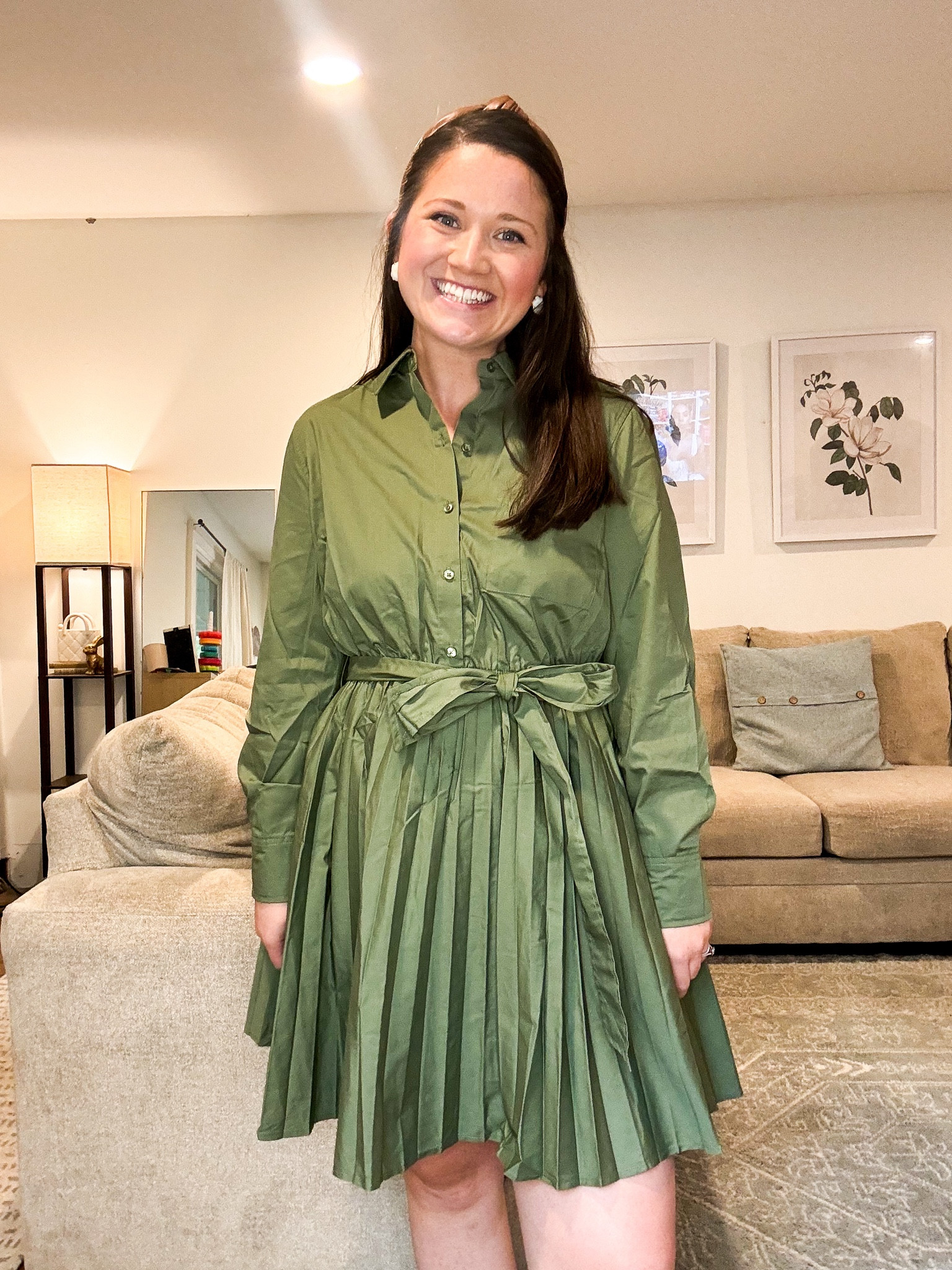 Green dress. Work outfit. Work dress. Holiday dress. Holiday outfit. Shirt dress 