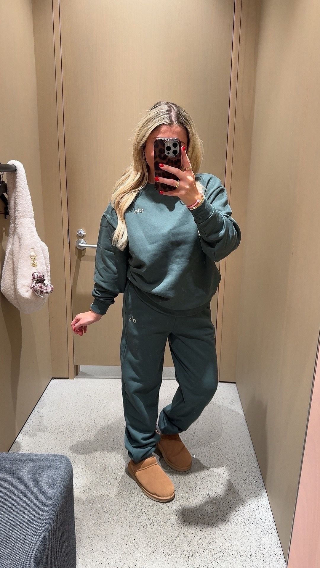 Alo matching set
Size small
Uggs tts
Gift idea 

#LTKootd #LTKFindsUnder100 #LTKGiftGuide