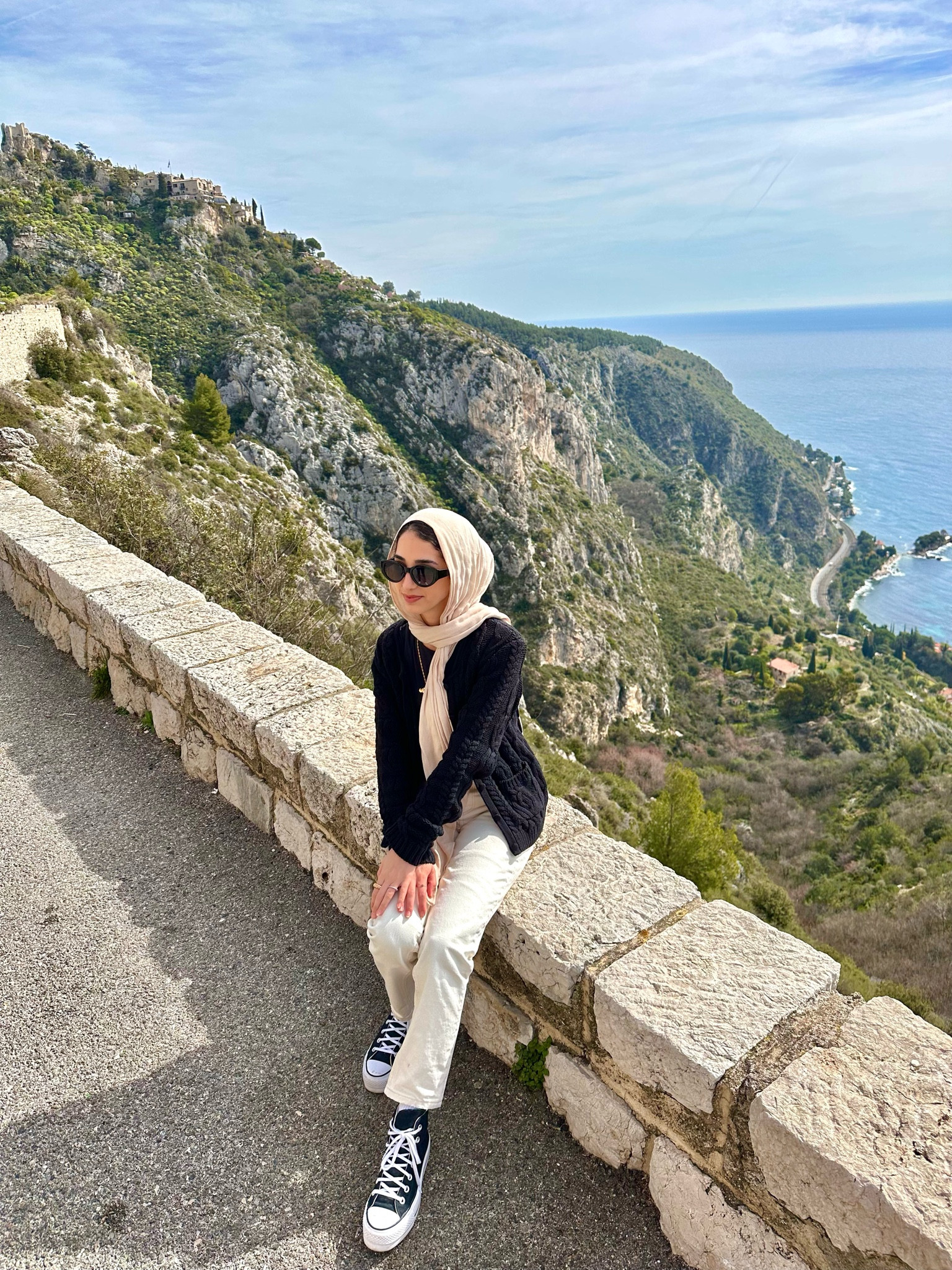 High waisted neutral mom jeans, platform converse 