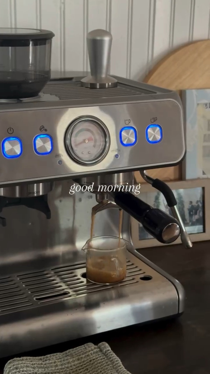 ☕️☕️☕️🕊️🕊️🕊️

#goodmorningeveryone #morningroutine #sundaymorning #spendthemorningwithme #morningcoffeetime #coffee #icedcoffee

#LTKSeasonal #LTKHome