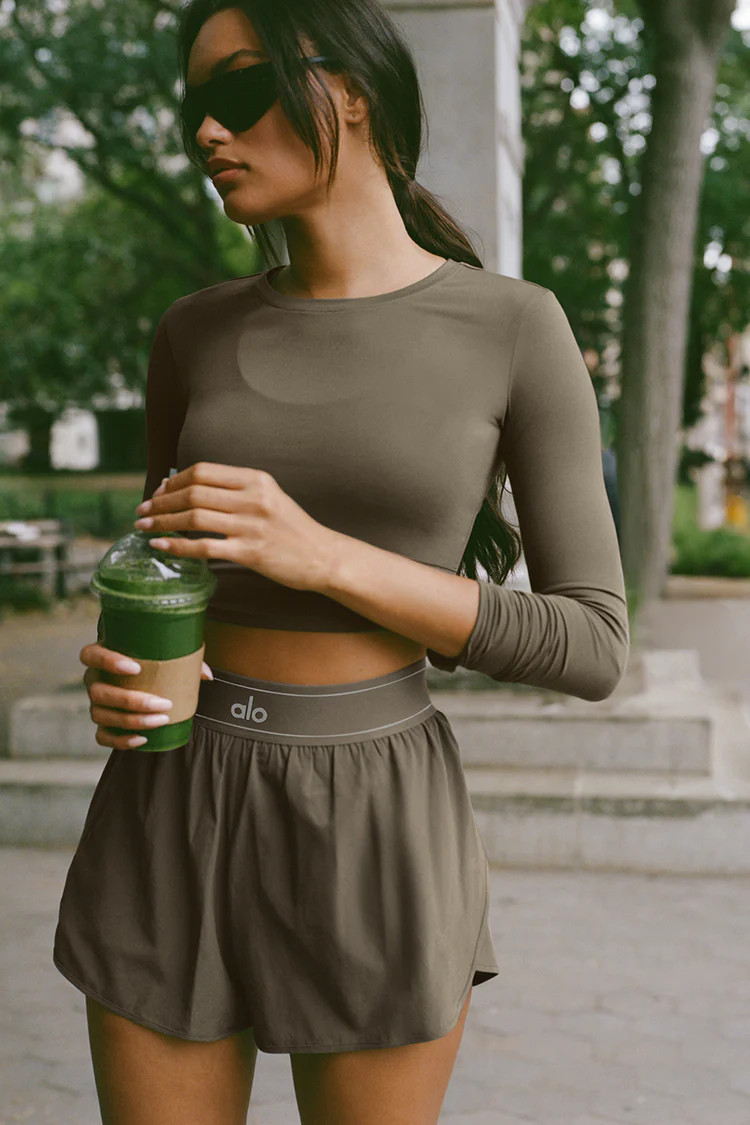 Model is 5’10 wearing SModel is 5’10 wearing SWearing Size SmallModel is 5’10, with a 34”... | Alo Yoga (US)