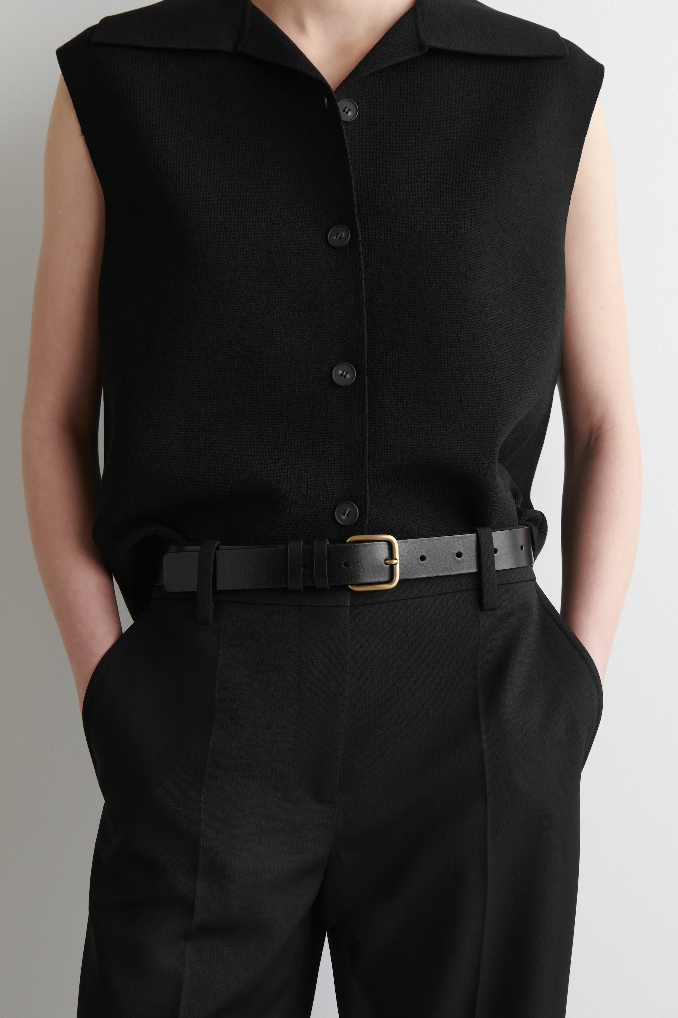 CLASSIC LEATHER BELT - BLACK / GOLD | COS UK