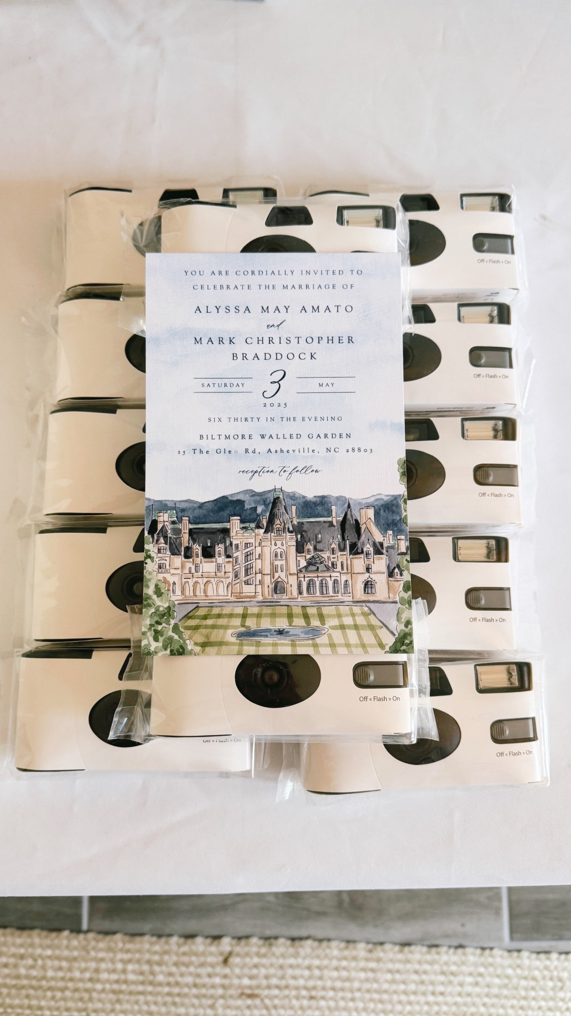 The perfect disposable cameras for our wedding! Available on Amazon and ship in 1 day!! 📸💍👰🏼‍♀️ #weddings #weddingtips 