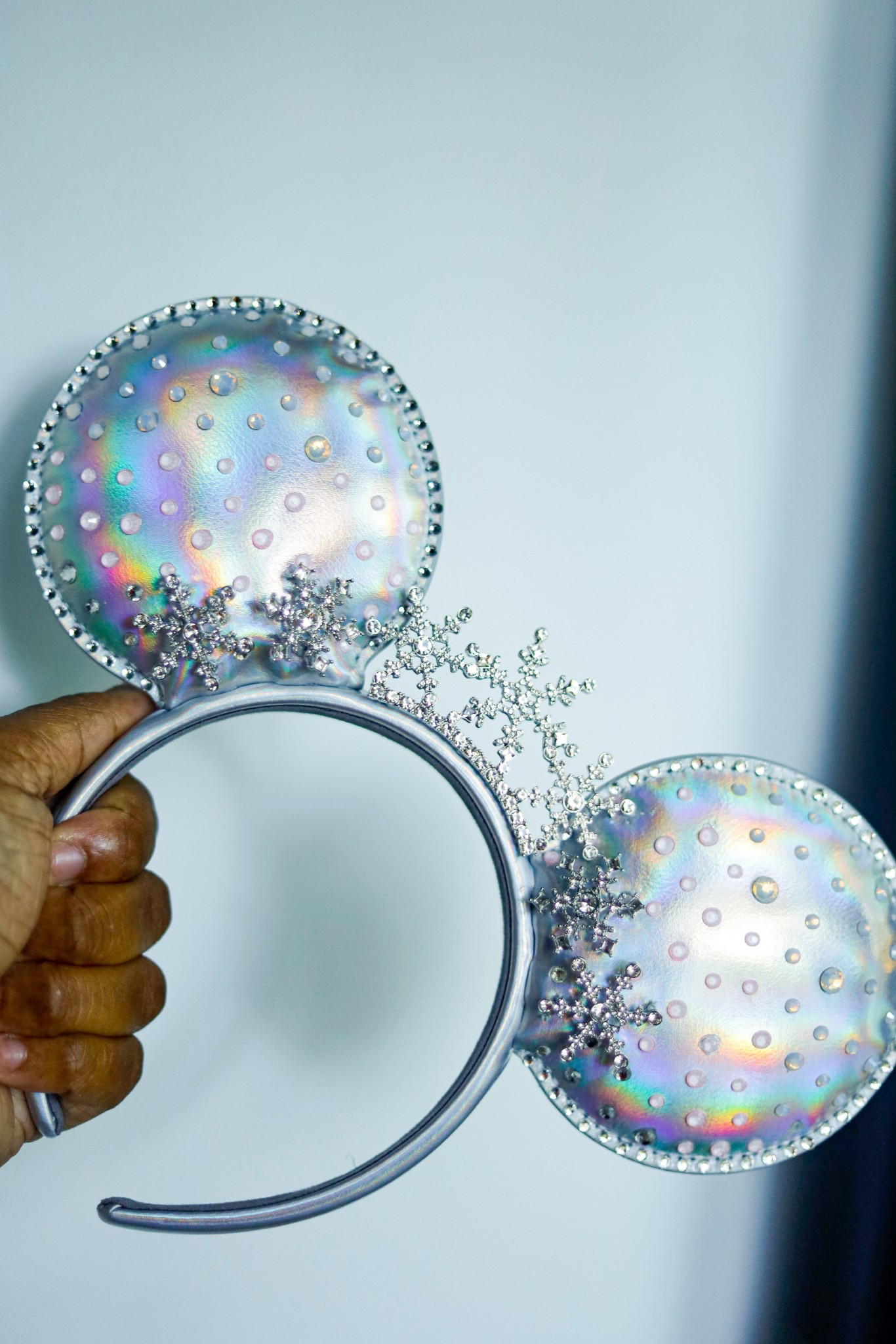 have you checked out BaubleBar’s latest Minnie Ears for the holidays?! I call this one “snowflake queen” and I’m obsessed!

#LTKHoliday #LTKGiftGuide #LTKSeasonal