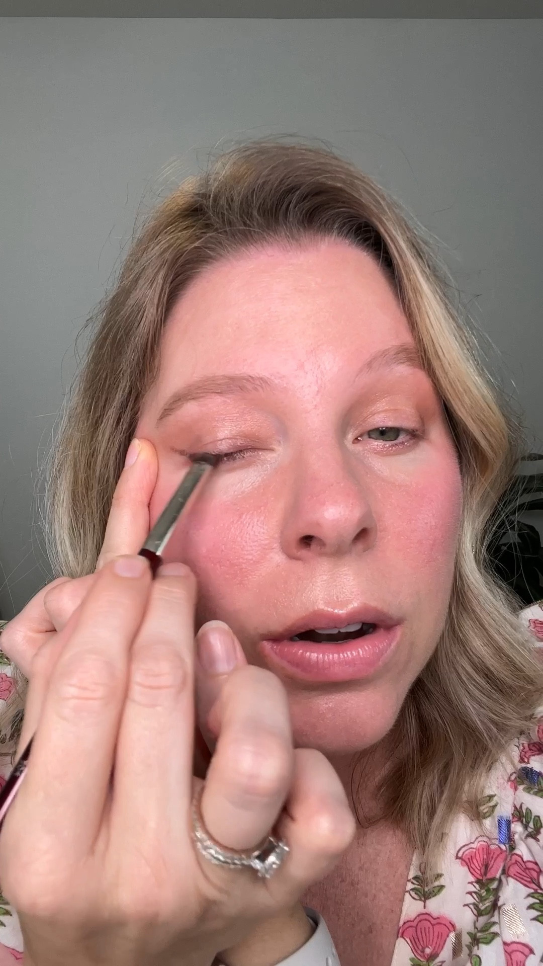 If you struggle with winged eyeliner, definitely give this a try!

Follow for more easy and everyday makeup and share this video with a friend who loves simple makeup.

Using the @thebkbeauty 204 brush and @lauramercier eyeliner in shade cocoa.

#easymakeup #wingedeyeliner #makeupforbeginners #makeupformatureskin 

#LTKsalealert #LTKbeauty #LTKFind