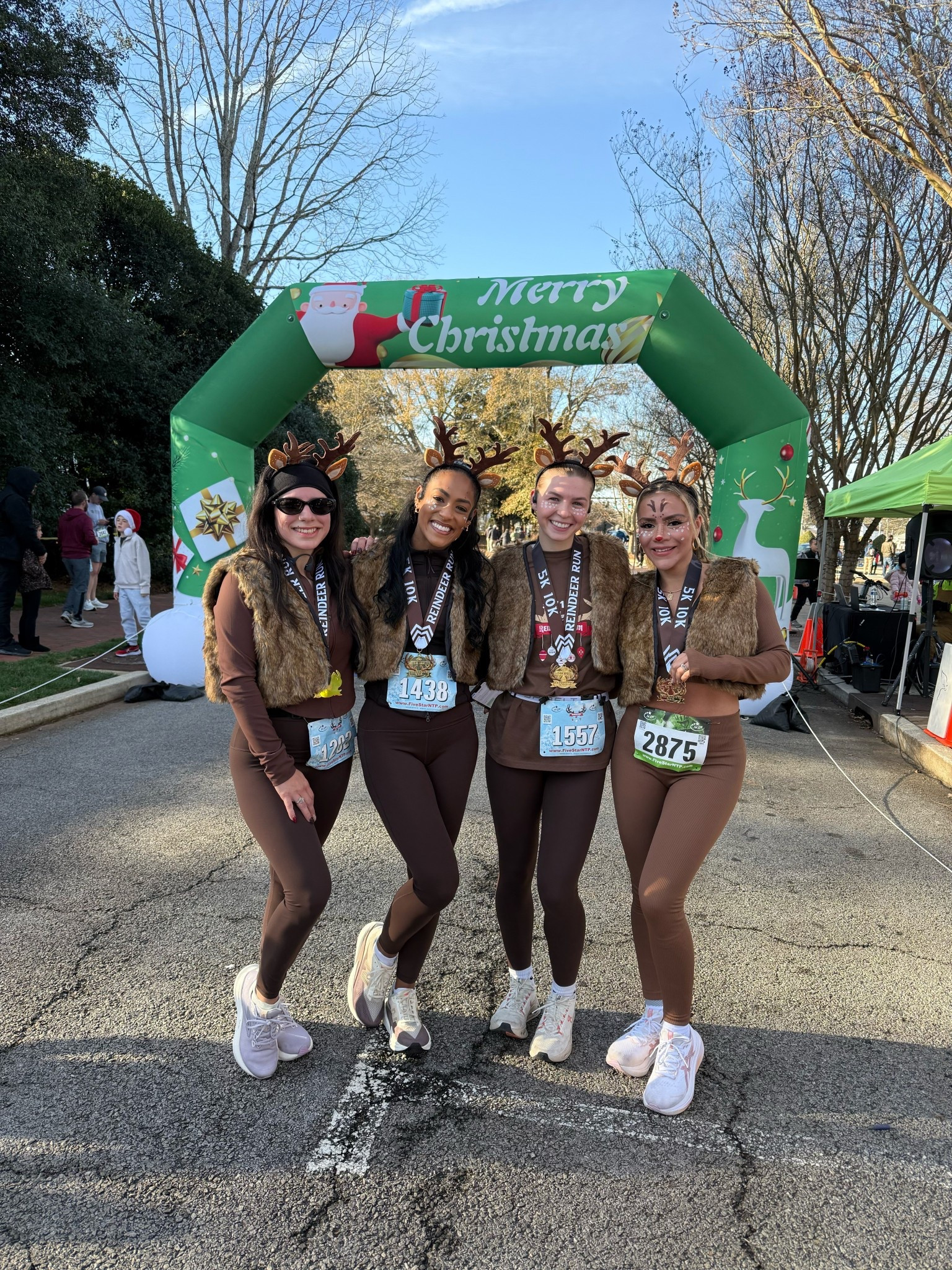 Reindeer Run 10k. The perfect fit for any Christmas race #christmasrace #reindeer #reindeerrace #runningootd 