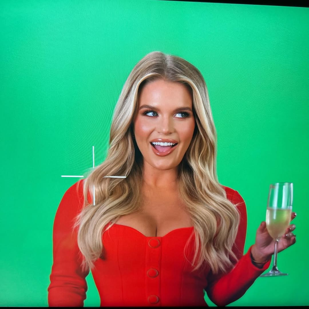 Little red dress! ✨❤️ Perfect for holiday season. Sharing similar too! 

 #LTKHoliday #LTKgrwm #LTKootd