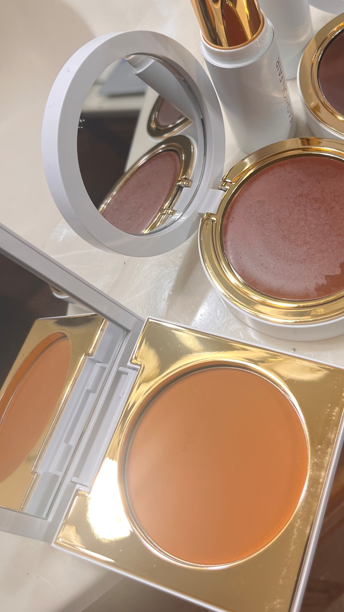 An ultra-lightweight, oil-absorbing powder that instantly sets—or refreshes—makeup at home and on the go.

#LTKGiftGuide #LTKBeauty #LTKStyleTip